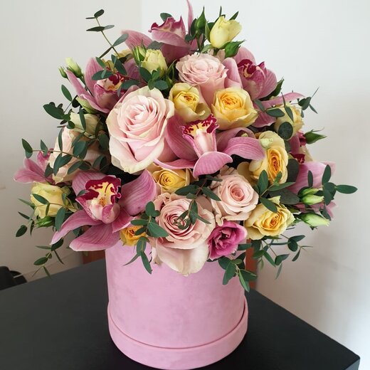 Orhideju, rožu kompozīcija